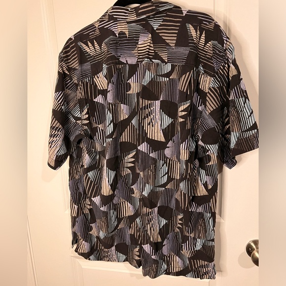 Tommy Bahama Silk Shirt Men’s Large Button Up Short Sleeve Polo - Picture 8 of 8
